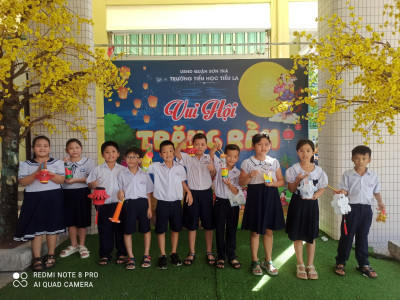 Làm đèn Trung thu từ vật liệu tái chế